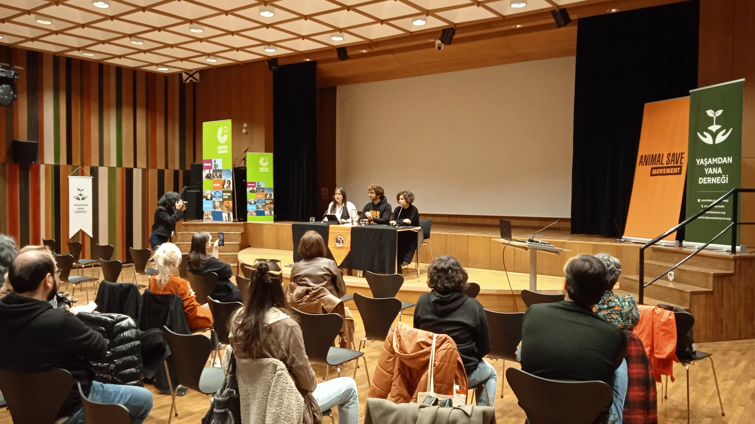 Sokakta yaşayan hayvanlar paneli